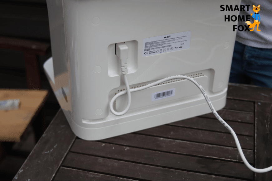 Das Kabelmanagement System der Yeedi Mop Station in der Nahaufnahme